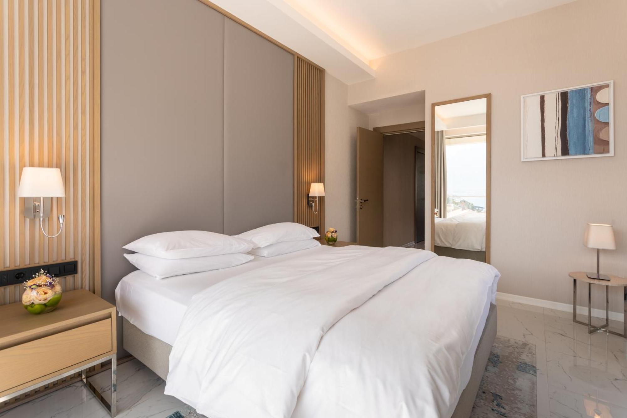 Hyatt Regency Kotor Bay Resort (Adults Only) Zewnętrze zdjęcie A bedroom at the hotel
