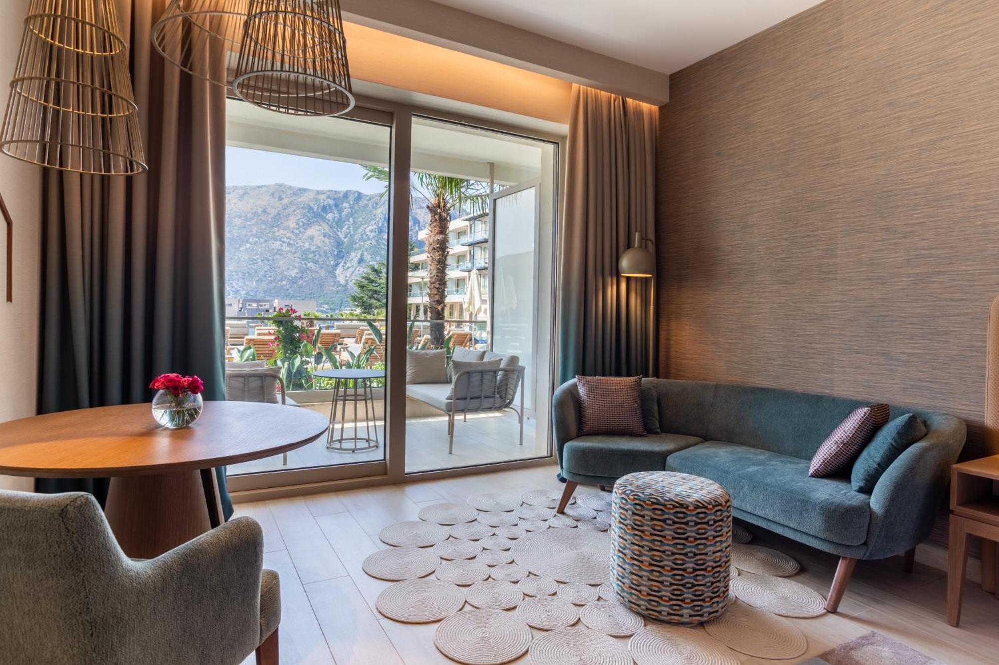 Hyatt Regency Kotor Bay Resort (Adults Only) Zewnętrze zdjęcie A suite at the hotel